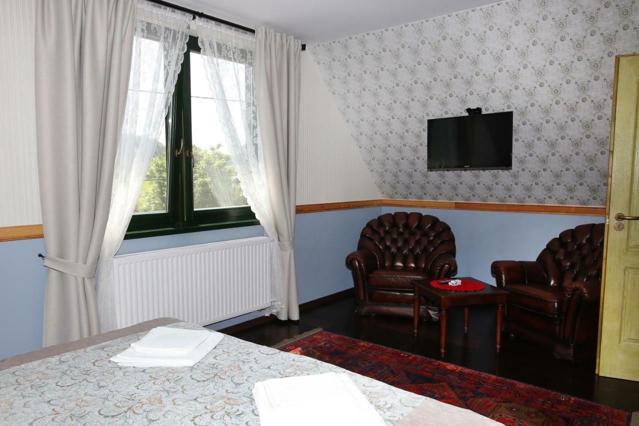 Sasfészek Vendégház Zirc Exterior foto
