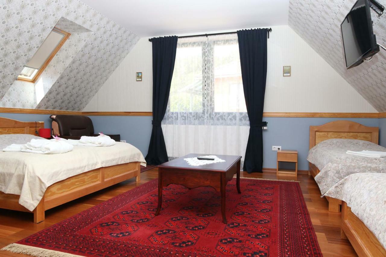 Sasfészek Vendégház Zirc Exterior foto