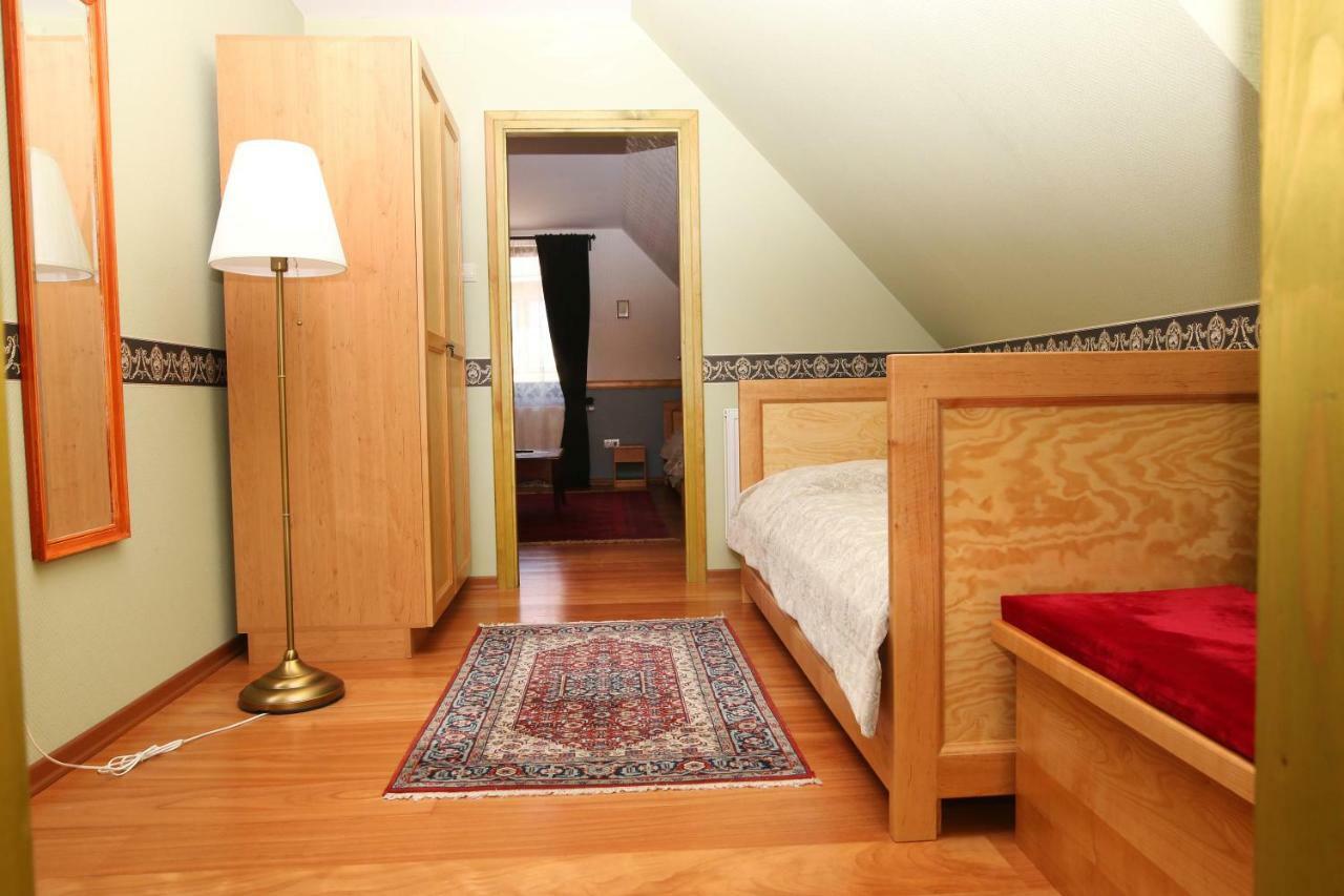 Sasfészek Vendégház Zirc Exterior foto